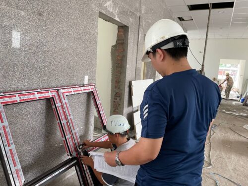 Nghiệm Thu Nhôm Kính – Quy Trình Kiểm Tra Và Tiêu Chuẩn Thi Công Mới Nhất 2 photo 2024 07 20 15 39 48